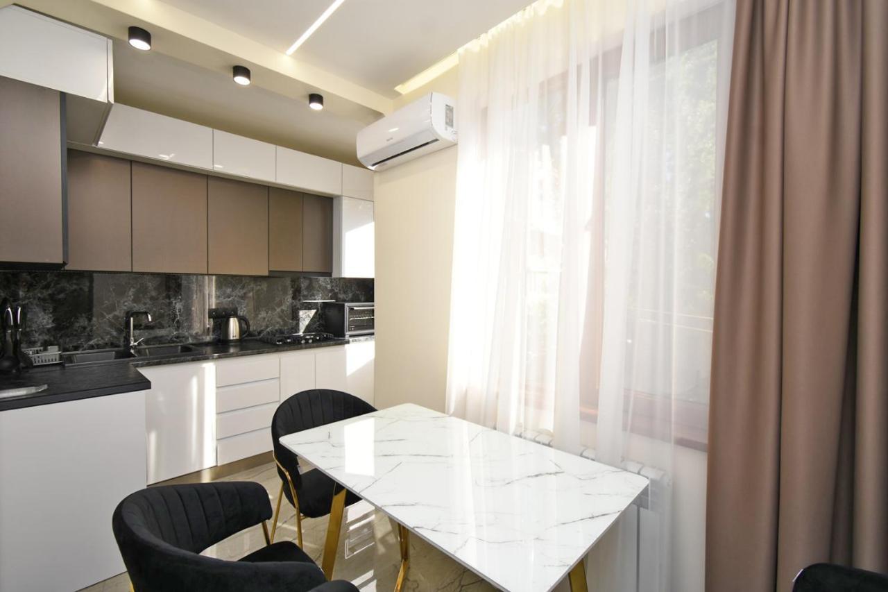 Art Apart 10 Erivan Exterior foto