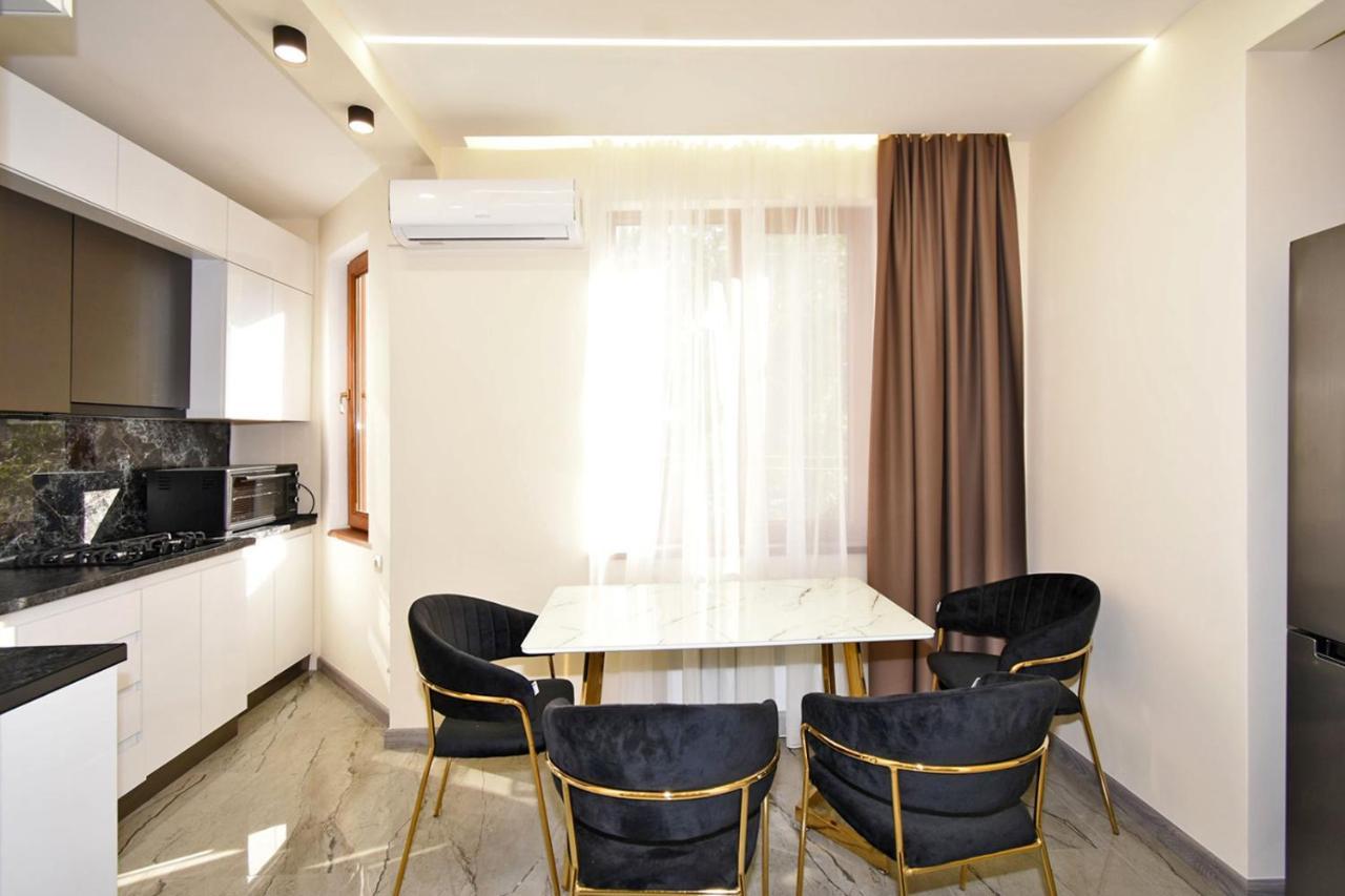 Art Apart 10 Erivan Exterior foto